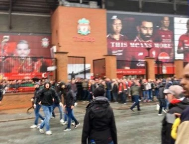 Δολοφονική επίθεση των οπαδών της Ρόμα με σφυριά κατά των φιλάθλων της Λίβερπουλ (βίντεο, φωτό)